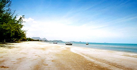Пляж Лаем Сала (Laem Sala Beach in Sam Roi Yot National Park)